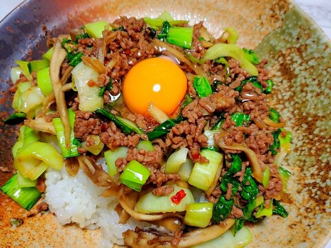 青梗菜と舞茸のスタミナそぼろ丼